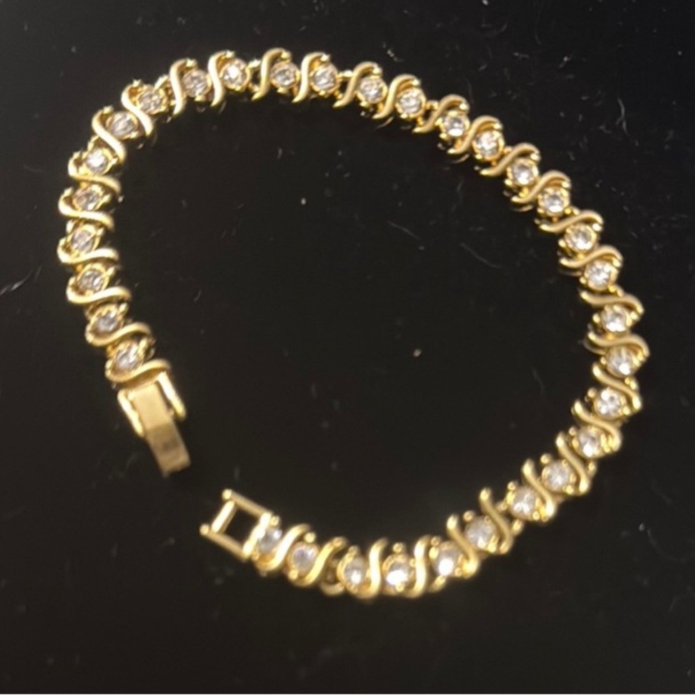 Elegant Genuine Austrian Crystals, gold tone Bracelet - PARK LANE